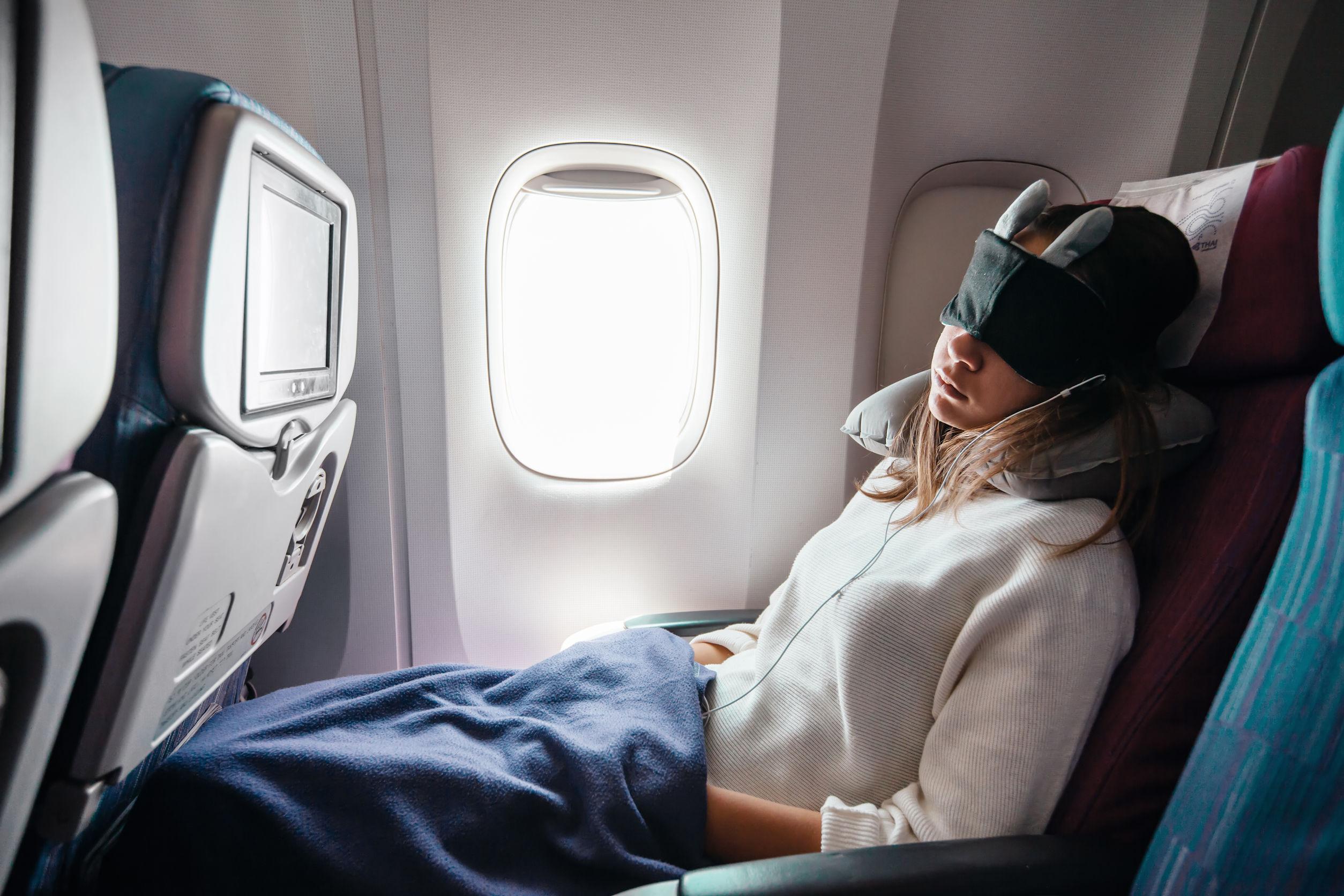 Sleep Mask vs Travel Pillow: Which Helps You Sleep Better on a Plane?