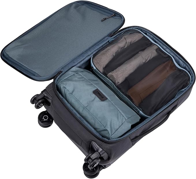 Thule Travel Shoe Bag, Fits up to US Size 13 / EU 48, Compression Strap, Magnetic Closure - Image 5