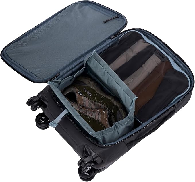 Thule Travel Shoe Bag, Fits up to US Size 13 / EU 48, Compression Strap, Magnetic Closure - Image 8