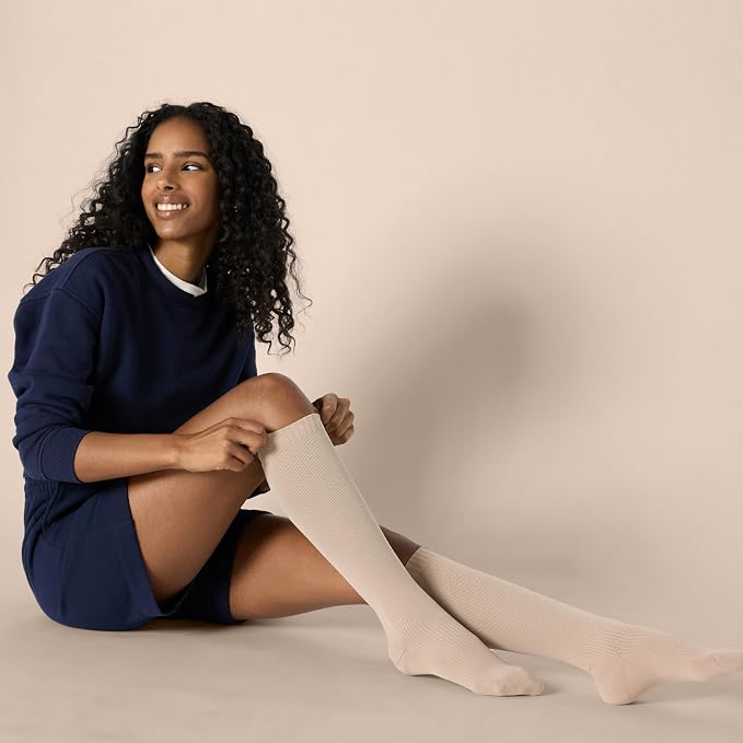 Amazon Essentials Women's Knee High Graduated Non-Medical Compression Socks with Arch Support, Daily Wear - Image 2