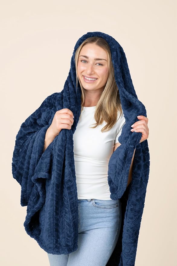 EverSnug Travel Blanket & Pillow 68x42 - Premium Ultra-Soft Microfleece 2 in 1 Compact & Packable Flight Blanket with Soft Bag Pillowcase, Hand Luggage Sleeve and Backpack Clip (Navy Blue) - Image 2
