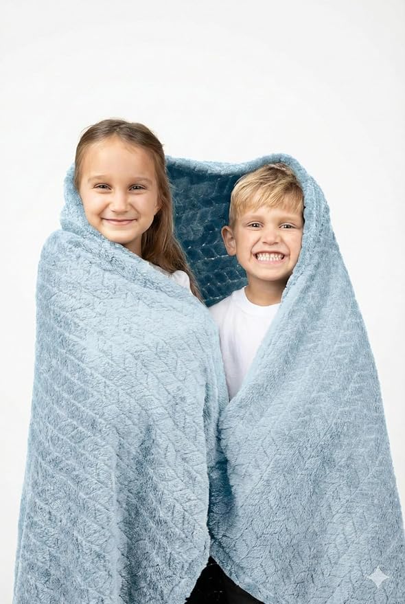 EverSnug Travel Blanket & Pillow 68x42 - Premium Ultra-Soft Microfleece 2 in 1 Compact & Packable Flight Blanket with Soft Bag Pillowcase, Hand Luggage Sleeve and Backpack Clip (Ice Blue) - Image 5