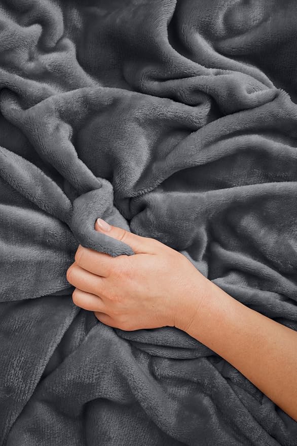 EverSnug Travel Blanket and Pillow - Premium Soft 2 in 1 Airplane Blanket with Soft Bag Pillowcase, Hand Luggage Sleeve and Backpack Clip (Grey) - Image 7