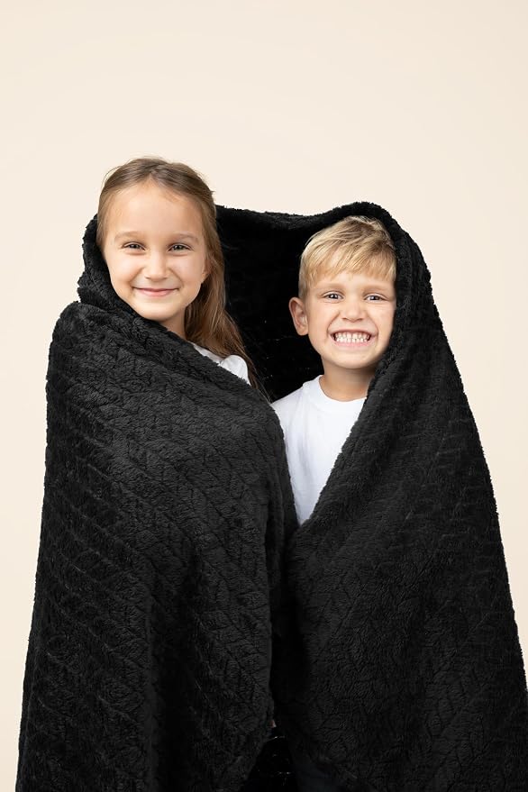 EverSnug Travel Blanket & Pillow 68x42 - Premium Ultra-Soft Microfleece 2 in 1 Compact & Packable Flight Blanket with Soft Bag Pillowcase, Hand Luggage Sleeve and Backpack Clip (Black) - Image 5