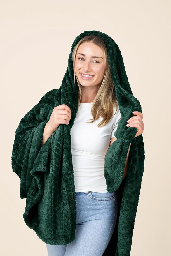 EverSnug Travel Blanket & Pillow 68x42 - Premium Ultra-Soft Microfleece 2 in 1 Compact & Packable Flight Blanket with Soft Bag Pillowcase, Hand Luggage Sleeve and Backpack Clip (Forest Green) - Image 2