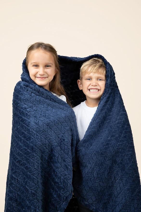 EverSnug Travel Blanket & Pillow 68x42 - Premium Ultra-Soft Microfleece 2 in 1 Compact & Packable Flight Blanket with Soft Bag Pillowcase, Hand Luggage Sleeve and Backpack Clip (Navy Blue) - Image 5