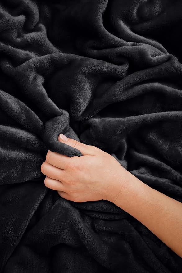 EverSnug Travel Blanket and Pillow - Ultra-Soft, Compact & Lightweight, 65x40 Inches, with Carry Case, Luggage Sleeve & Backpack Clip for Airplane Comfort (Black) - Image 7