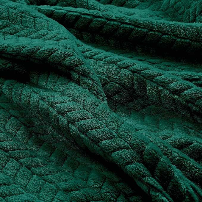 EverSnug Travel Blanket & Pillow 68x42 - Premium Ultra-Soft Microfleece 2 in 1 Compact & Packable Flight Blanket with Soft Bag Pillowcase, Hand Luggage Sleeve and Backpack Clip (Forest Green) - Image 4